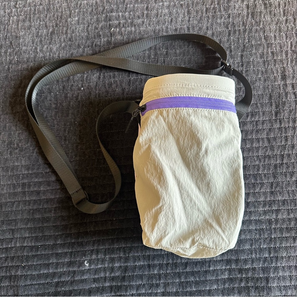Lululemon soft grey Water Bottle Crossbody Bag, Pristine condition!